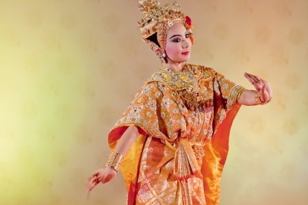 BANGKOK, THAILAND - JANUARY 15: Thai Traditional Dress. This is the ancient acting of Khon-Thai classical masked ballet in Thailand, January 15, 2012 in Bangkok, Thailand.のeditorial素材
