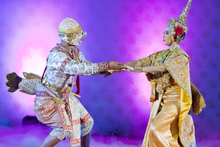 BANGKOK, THAILAND - JANUARY 15: Thai Traditional Dress. This is the ancient acting of Khon-Thai classical masked ballet in Thailand, January 15, 2012 in Bangkok, Thailand.のeditorial素材