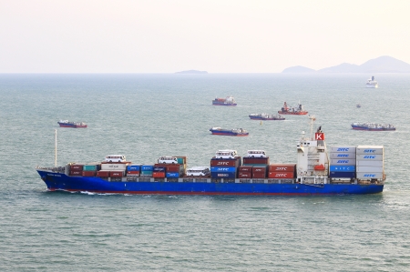 Large container cargo ship seaのeditorial素材