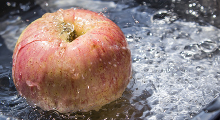 apple with water splashの写真素材