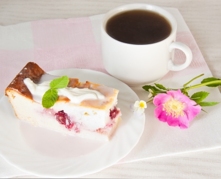 piece of curd pudding with berriesの写真素材