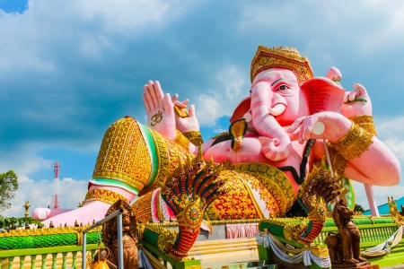 Pink Clining Ganesh Sculptureの写真素材