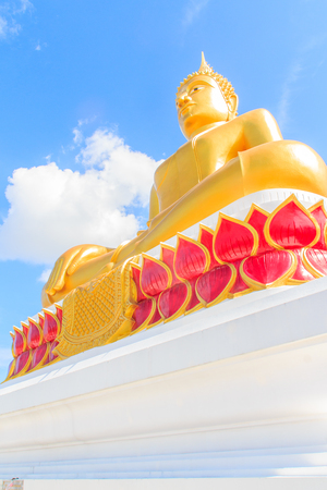 Big Buddha Image at Wat Lamduan Mekong Riverside, Naimuang, Nongkhaiのeditorial素材