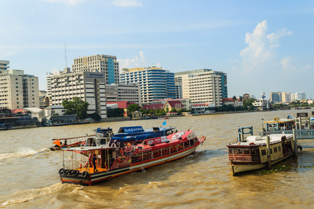 Bangkok, Thailand - October 14, 2016: Siriraj Hospital view from Tha Maharaj piersのeditorial素材
