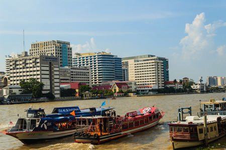 Bangkok, Thailand - October 14, 2016: Siriraj Hospital view from Tha Maharaj piersのeditorial素材