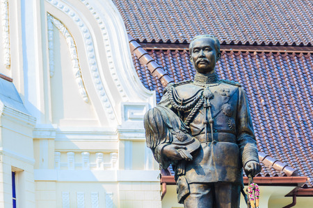 The brass statue of King Chulalongkorn (Rama V) at Phra Ramratchaniwet Palace (Wang Ban Peun), former the king Rama 5 palace, one of the main public tourist attractions in Phetchaburi, Thailandのeditorial素材