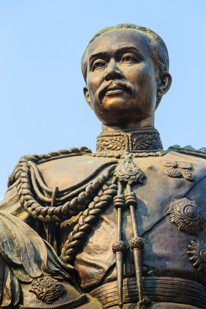 The brass statue of King Chulalongkorn (Rama V) at Phra Ramratchaniwet Palace (Wang Ban Peun), former the king Rama 5 palace, one of the main public tourist attractions in Phetchaburi, Thailandのeditorial素材