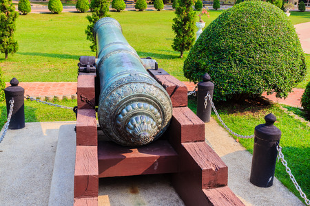 Beautiful of old cannon at Phra Ramratchaniwet Palace (Wang Ban Peun), former the king Rama 5 palace, one of the main public tourist attractions in Phetchaburi, Thailandのeditorial素材