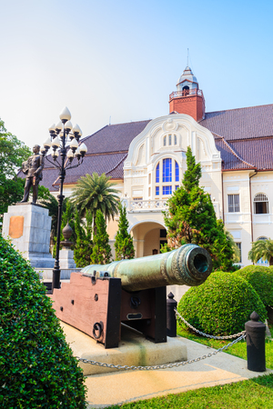 Beautiful of old cannon at Phra Ramratchaniwet Palace (Wang Ban Peun), former the king Rama 5 palace, one of the main public tourist attractions in Phetchaburi, Thailandのeditorial素材