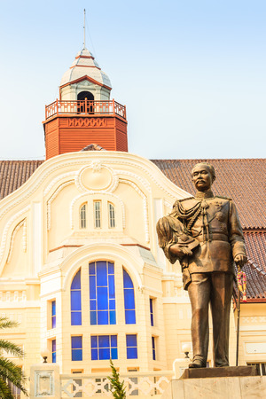 The brass statue of King Chulalongkorn (Rama V) at Phra Ramratchaniwet Palace (Wang Ban Peun), former the king Rama 5 palace, one of the main public tourist attractions in Phetchaburi, Thailandのeditorial素材