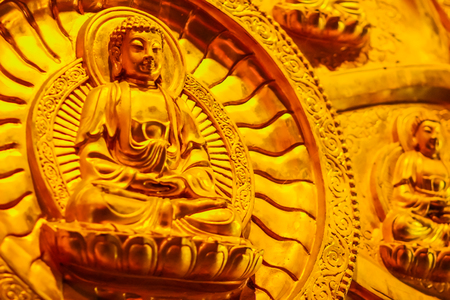 Beautiful Rows Of Golden Buddha Statues, Buddha series on the walat Wat Leng Nei Yi 2 in Nonthaburi, Thailandの写真素材