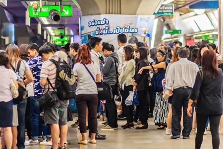 Bangkok, Thailand - February 28, 2017: Crowd of passengers on BTS Skytrain waiting for BTS at Siam station to continue to the BTS Silom line in this junction.のeditorial素材