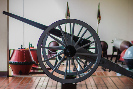 Old civil war cannon on wheels and has been noonday gun historic time signalのeditorial素材