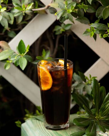 Long island cocktail with lemon sliceの写真素材