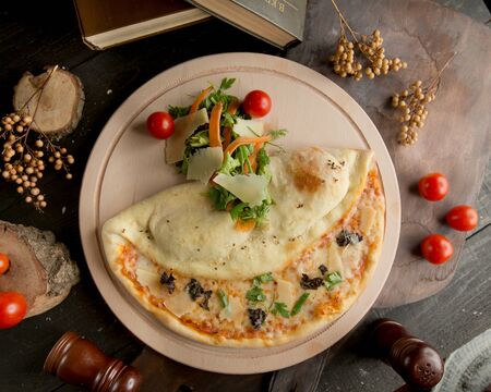 Four cheese pizza in the plateの写真素材