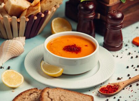 merchi soup is served with slide of lemon in the bowlの写真素材