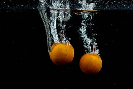fresh oranges in the water __の写真素材