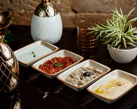 Ñold aperitifs served in small plates