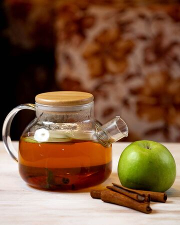 tea pot with apple slices and cinnamonの写真素材