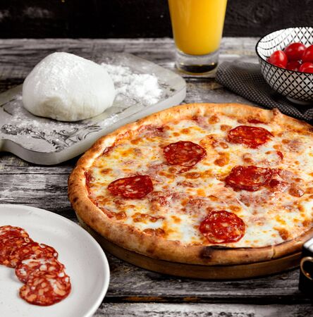 pepperoni pizza on the tableの写真素材