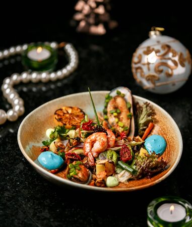 shrimp salad with vegetables on the tableの写真素材