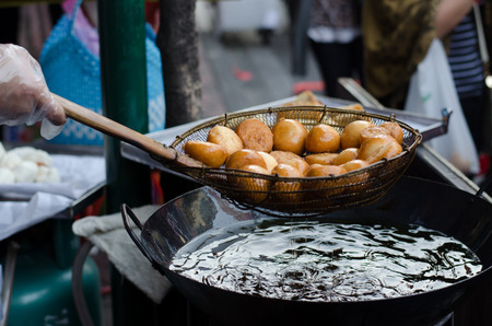 Thai snack: Fried Mung Bean Stuffed Balls