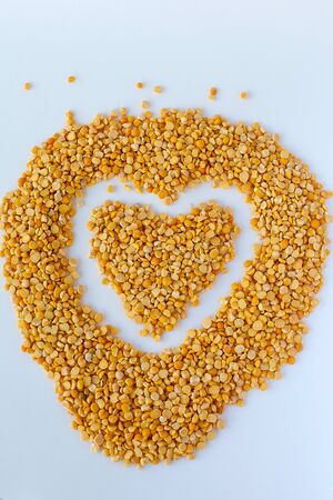 pigeon pea also known as toor dal in wooden bowlの写真素材