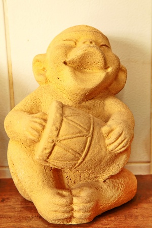 Statue of a monkey playing musicのeditorial素材