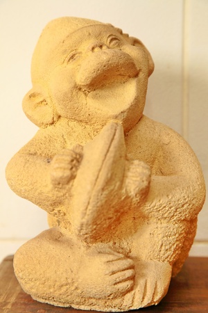 Statue of a monkey playing musicのeditorial素材