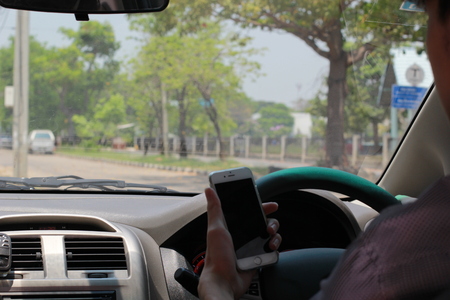 phone while driving car danger