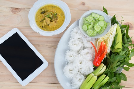 Rice noodles with Green Chicken curry coconut milk