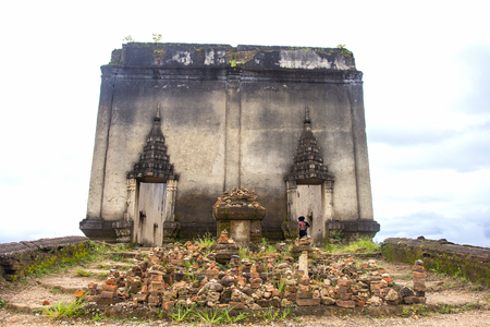 SANGKLABURI, KANJANABURI  - SEP12, 2015: Sinkiing temple and Songkaria river with bluesky, Sangklaburi Kanchanaburi.のeditorial素材