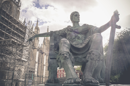 Vintage image, Statue of Roman Emperor Constantine the great with blue sky, York city, UKのeditorial素材