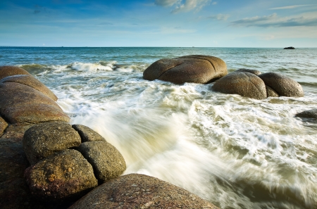 Waves crashing against rocksの写真素材
