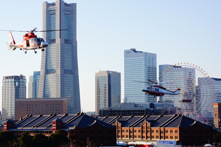 Fire helicopter to fly to the Minato Miraiのeditorial素材