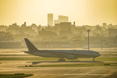 Airplane and city silhouette (Haneda Airport)のeditorial素材