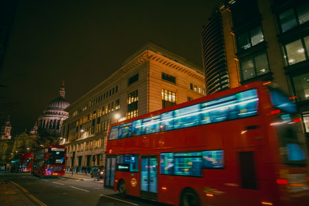 London buses and buildings at night. Shooting Location: UK, Londonの写真素材