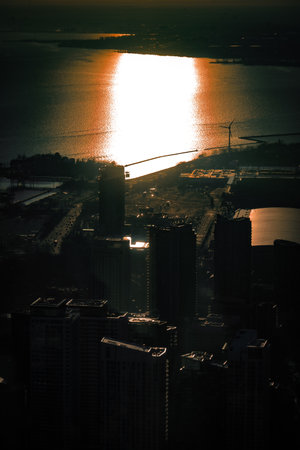 sunset in toronto. Shooting Location: Torontoの写真素材