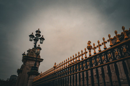 buckingham palace golden fence. Shooting Location: UK, Londonの写真素材