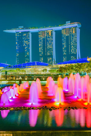 Singapores architectural beauty at night. Shooting Location: Singaporeの写真素材