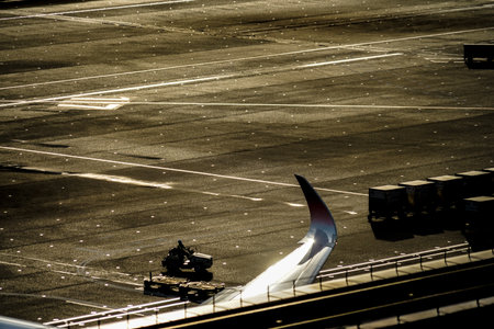 Wings and runway shining in the setting sun. Shooting Location: Ota Ward, Tokyoの写真素材