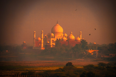 Taj Mahal at sunset. Shooting Location: Indiaの写真素材