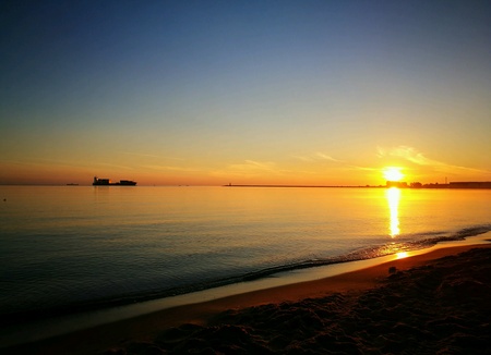 Morning sun on the Baltic Sea.の素材