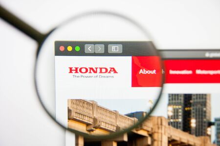 Los Angeles, California, USA - 14 February 2019: Honda Motor website homepage. Honda Motor logo visible on monitor screen.のeditorial素材