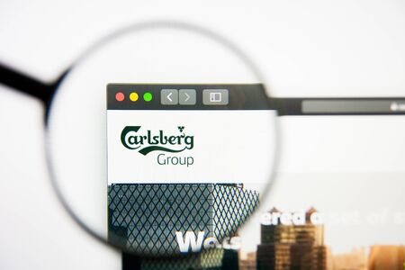 Los Angeles, California, USA - 28 February 2019: Carlsberg website homepage. Carlsberg logo visible on display screen, Illustrative Editorialのeditorial素材