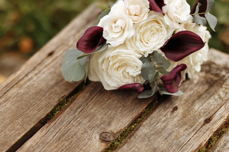 Wedding bouquet of white rosesの写真素材