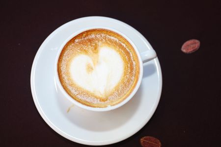 Coffee cup with milk and heart shape

の写真素材