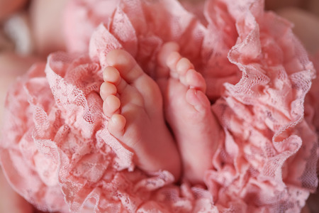 foot of newborn babyの写真素材