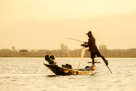 Fishermen in Inle lakes sunset, Myanmar.のeditorial素材