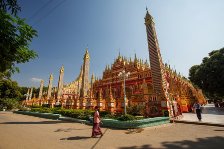 Thambuddhei Paya - Buddhist temple in Monywa, Myanmarのeditorial素材